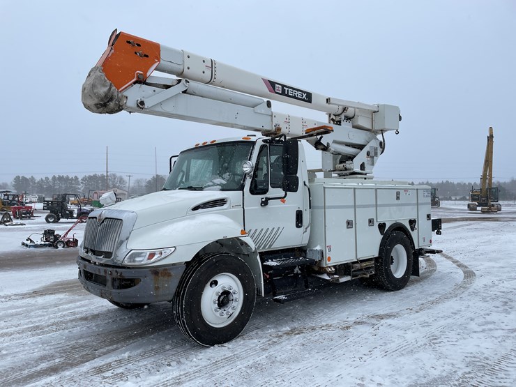 #236-•-2015-international-bucket-truck-(has-wi-title)(mosinee,-wi)-image-1