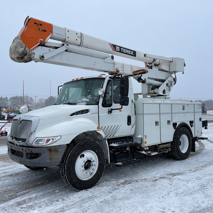 #236 • 2015 International Bucket Truck (Has WI Title)(Mosinee, WI)