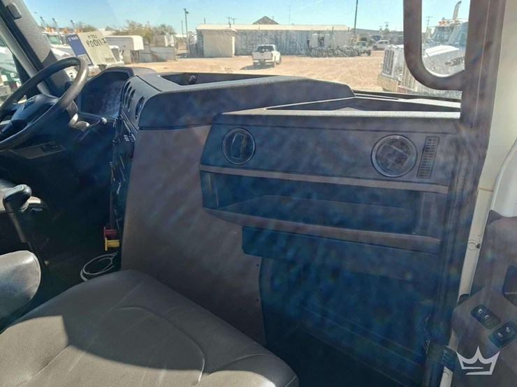 2019-international-hx620-image-24