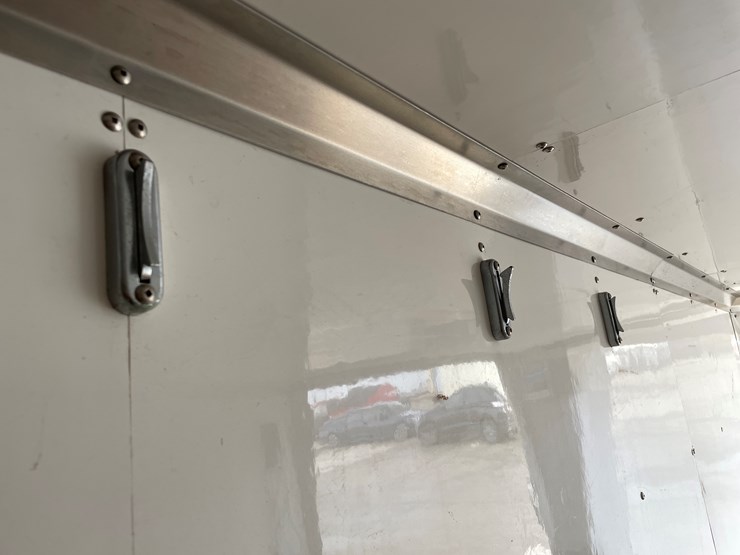 #1397-•-2001-karavan-expedition-trailer-(no-title)-(of)-image-52