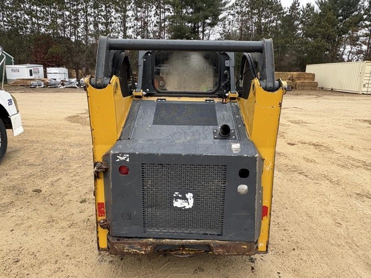 2018-deere-318g-image-4