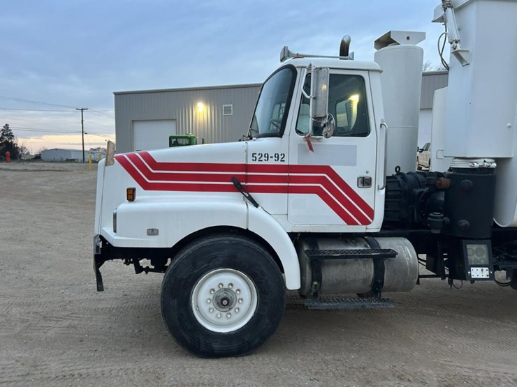 #1432-•-1992-volvo-(white-gmc)-vac-truck-image-11