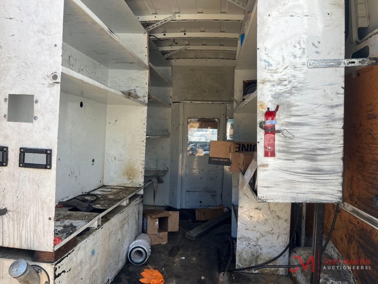 2013-nissan-nv3500hd-image-15