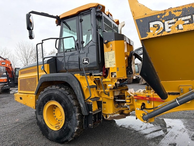 2020-deere-260e-image-11