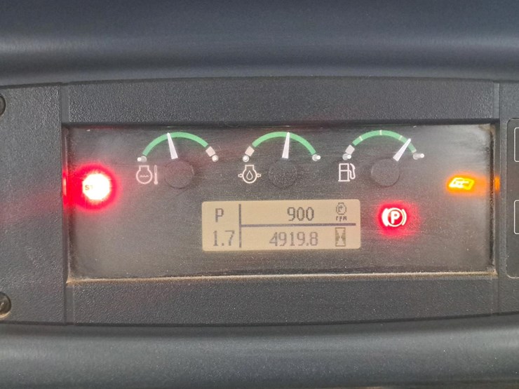 2016-deere-700k-image-16