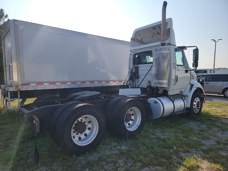 2009-international-8600-image-6