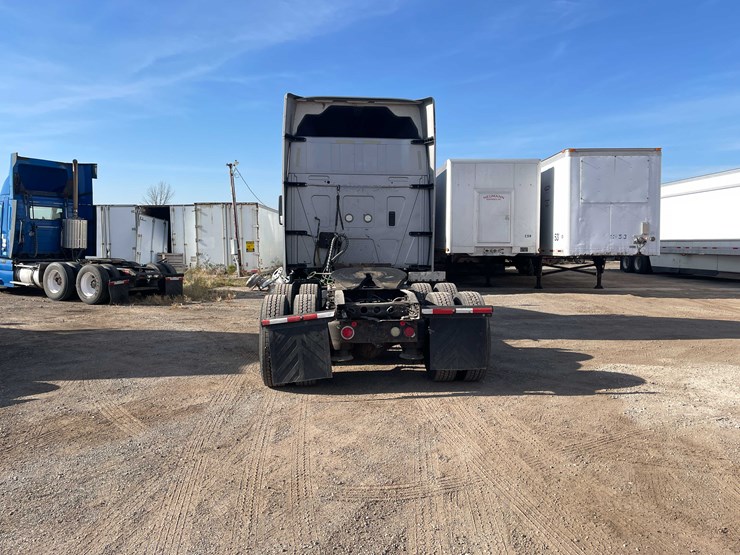 #200-•-2016-international-semi-tractor-(title-in-delay)-(denmark,-wi)-image-4