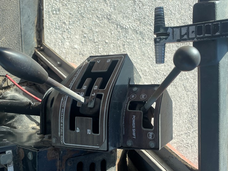 massey-ferguson-2705-image-45