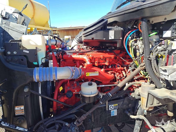 2015-peterbilt-567-image-12