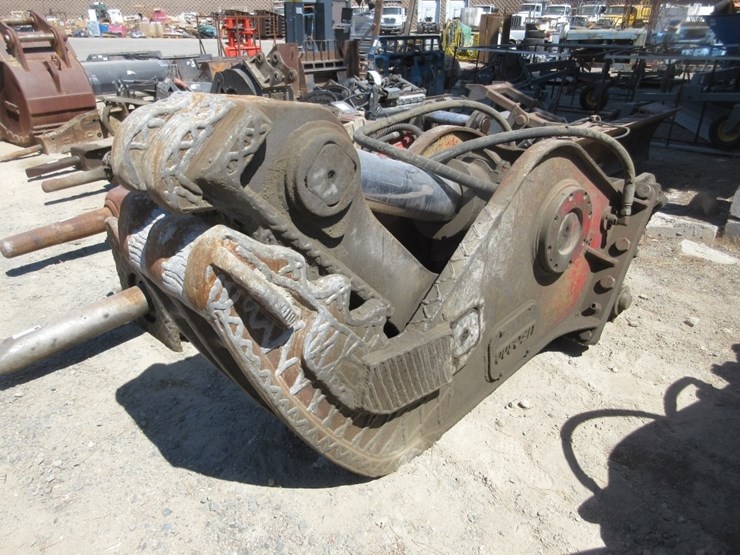 caterpillar-330-image-2