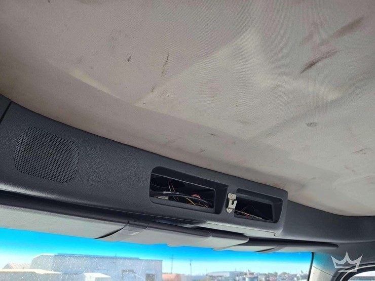 2015-peterbilt-567-image-7