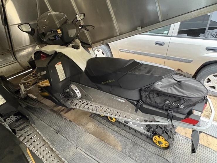 2--skidoo-snowmobiles-&-karavan-atomic-13-trailer-image-8