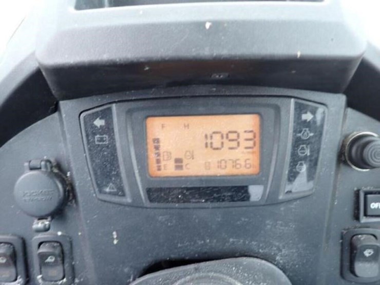 2017-kubota-b2650hsd-image-13