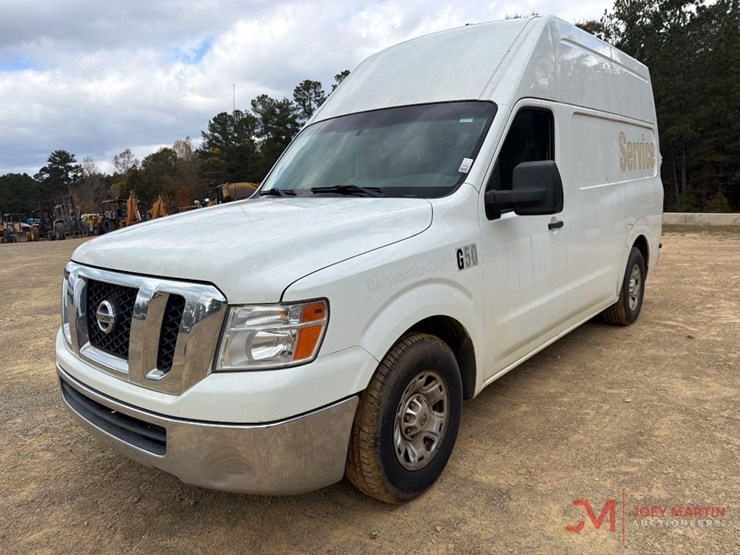 2013-nissan-nv3500hd-image-4