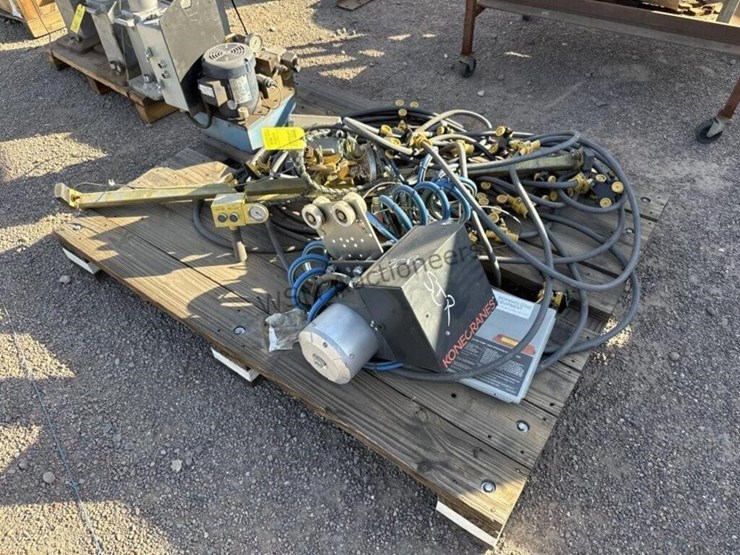 pallet-of-misc-vac-lift-equipment-image-4