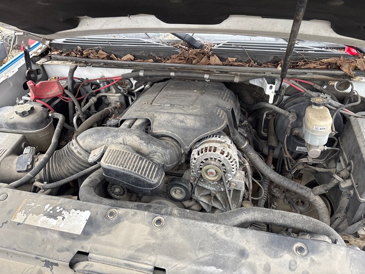 2011-chevrolet-tahoe-image-10