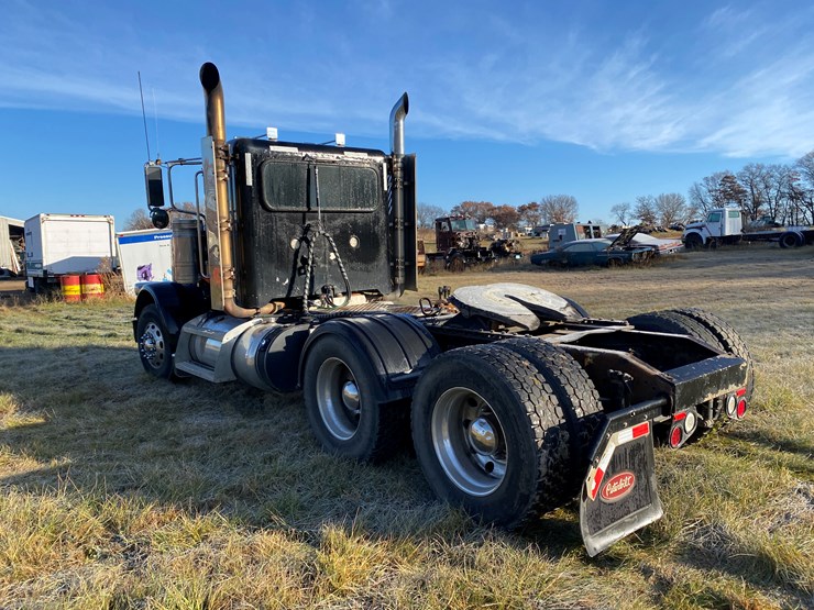 #1012-•-2013-peterbilt-tandem-axle-day-cab-semi-(has-wi-title)-(colfax,-wi)-image-9