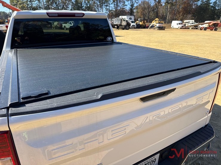 2022-chevrolet-silverado-1500-lt-image-15