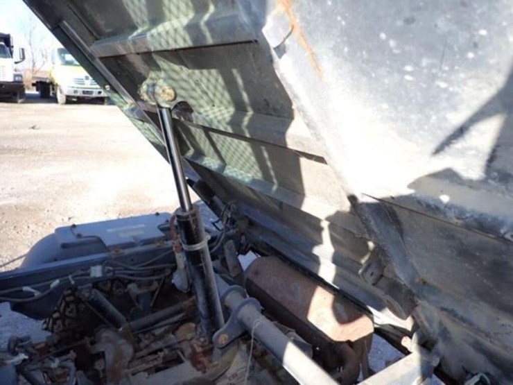 2011-kubota-rtv1100-image-37