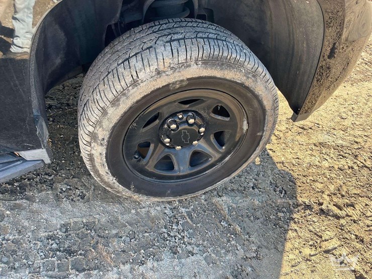 2016-chevrolet-tahoe-image-24