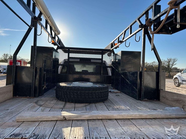 2018-utility-flatbed-image-25