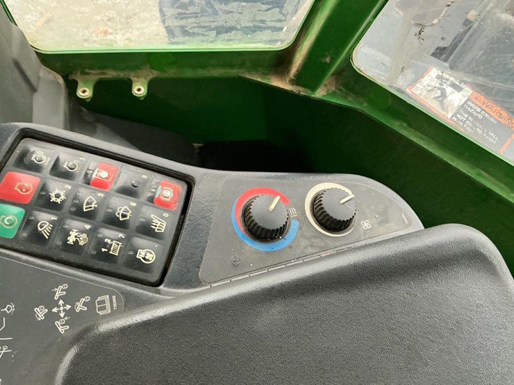 2016-deere-648l-image-17