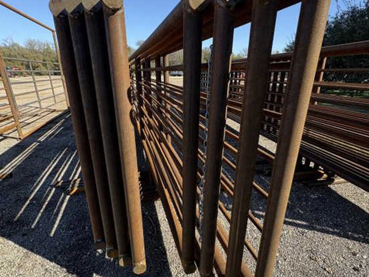 #40-•-freestanding-panels-24'-w/-12'-gate-image-2