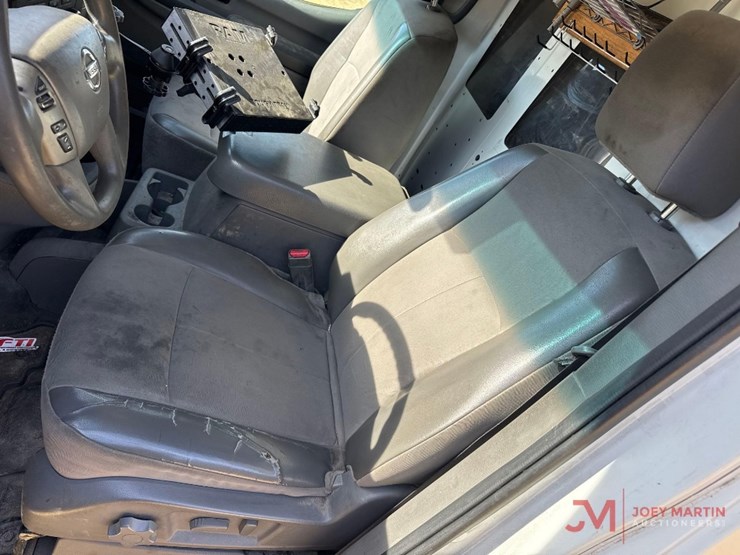 2013-nissan-nv3500hd-image-28