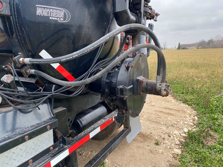 #1030-•-2014-northern-6000-gallon-semi-manure-tanker-trailer(has-wi-title)-(kewaunee,-wi)-image-40