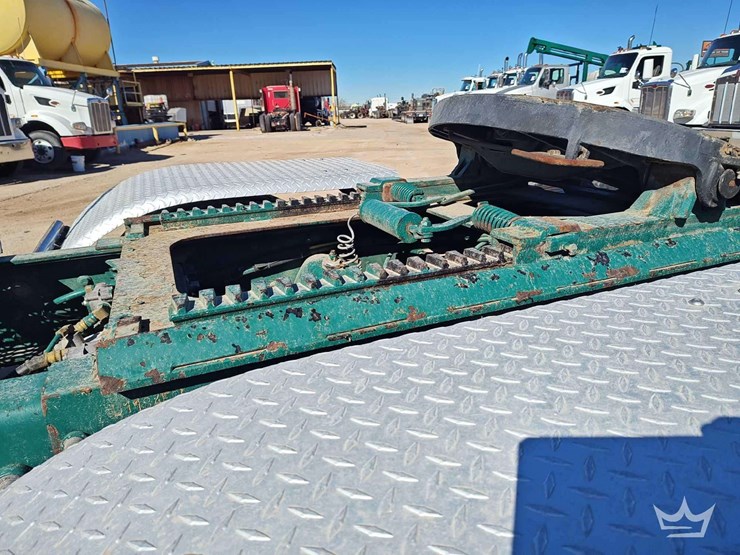 2014-peterbilt-388-image-34