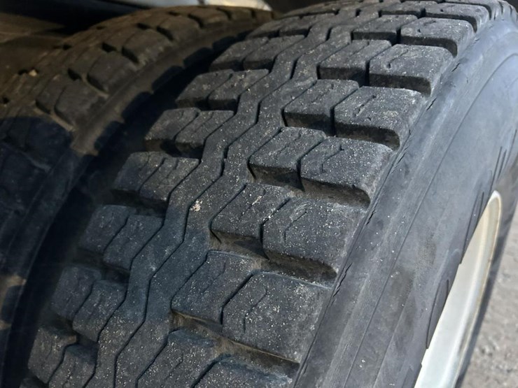 #1432-•-1992-volvo-(white-gmc)-vac-truck-image-85