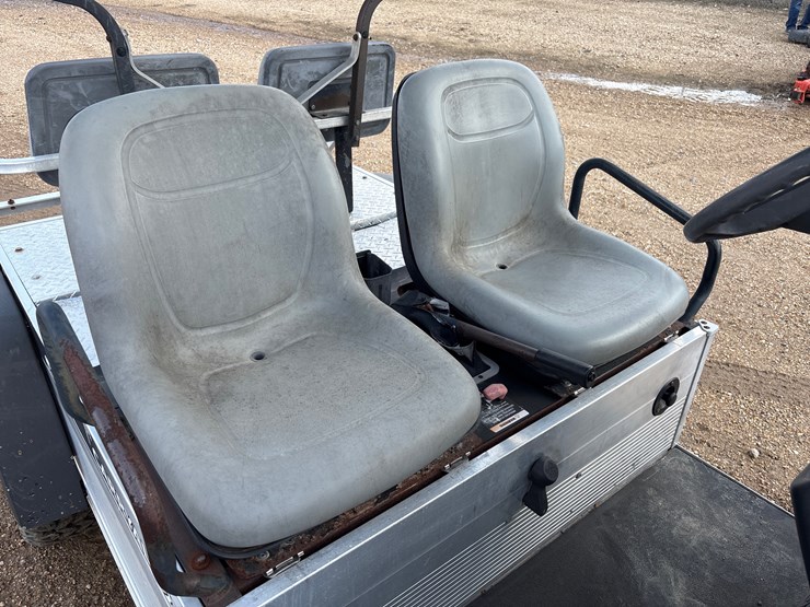 club-car-carryall-272-image-11