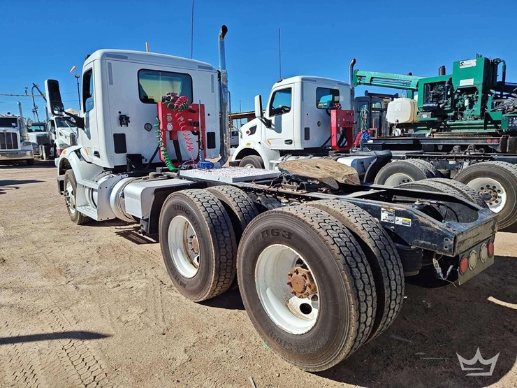 2015-peterbilt-389-image-4