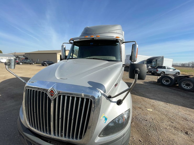 #200-•-2016-international-semi-tractor-(title-in-delay)-(denmark,-wi)-image-10