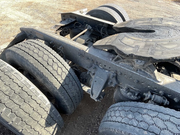 #206-•-2012-freightliner-cascadia-semi-tractor-(title-in-delay)-(denmark,-wi)-image-35