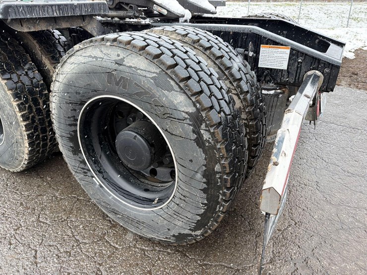 2024-mack-pi64t-pinnacle-truck-tractor-vn:1m1pn4gy4rm014914-image-8