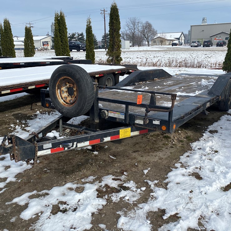 #1303 • 2019 PJ 22.5' Tandem Axle Tilt Deck Trailer (St. Nazianz, WI)