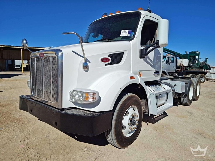 2015-peterbilt-567-image-1