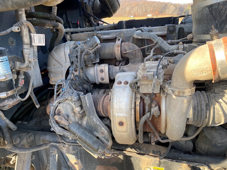 #1012-•-2013-peterbilt-tandem-axle-day-cab-semi-(has-wi-title)-(colfax,-wi)-image-49