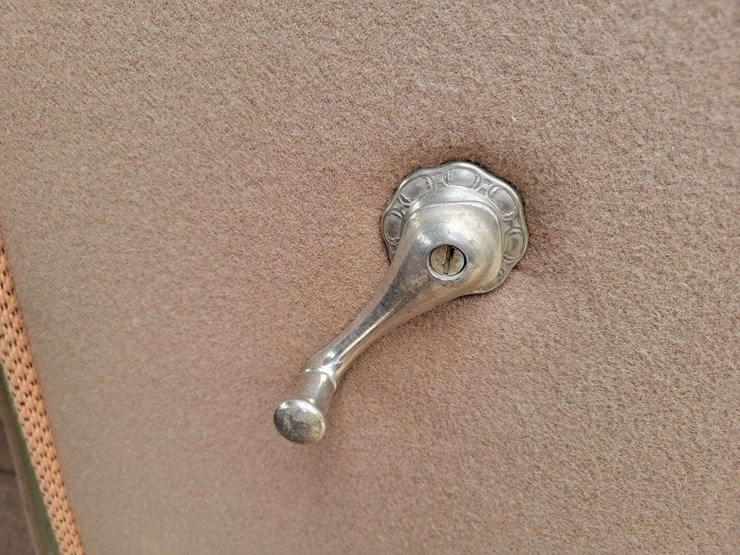 1928-pontiac-sedan-image-56