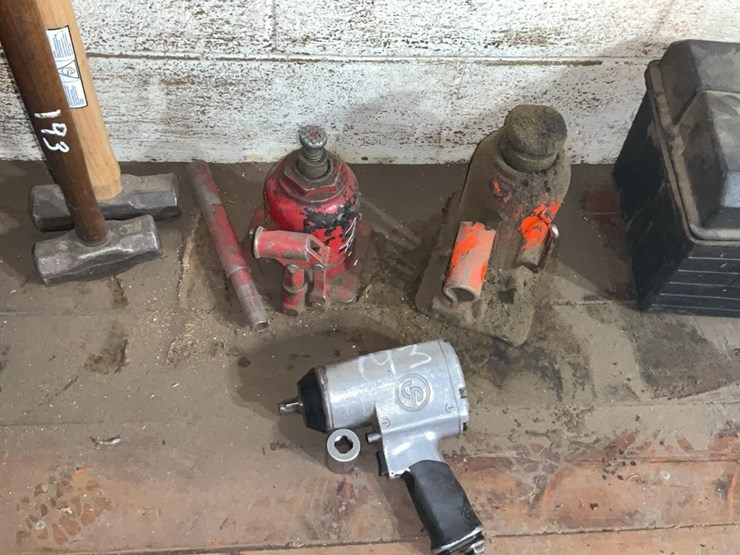 #193-•-air-impact-and-2-hydraulic-jacks-image-3