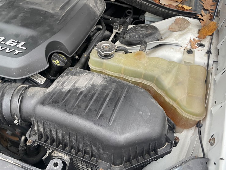 #268-•-2011-dodge-charger-(rhinelander,-wi)(title-in-delay)-image-40