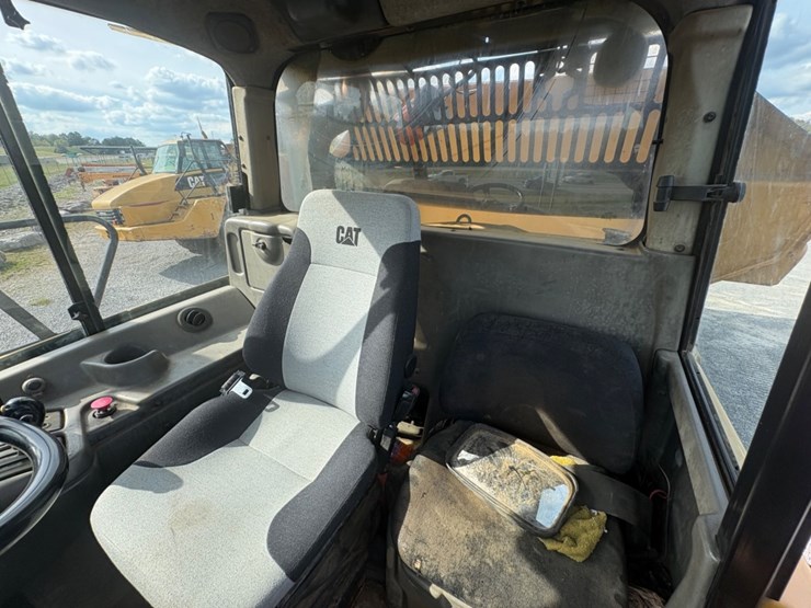 2011-caterpillar-740-image-17