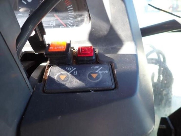 2008-kubota-m7040d-image-15