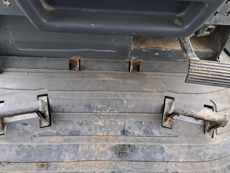 2016-deere-700k-image-15