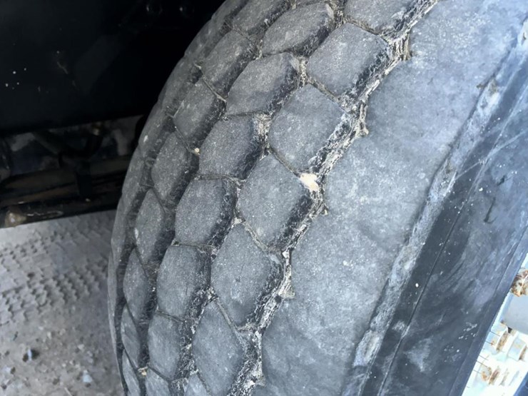 #1432-•-1992-volvo-(white-gmc)-vac-truck-image-81