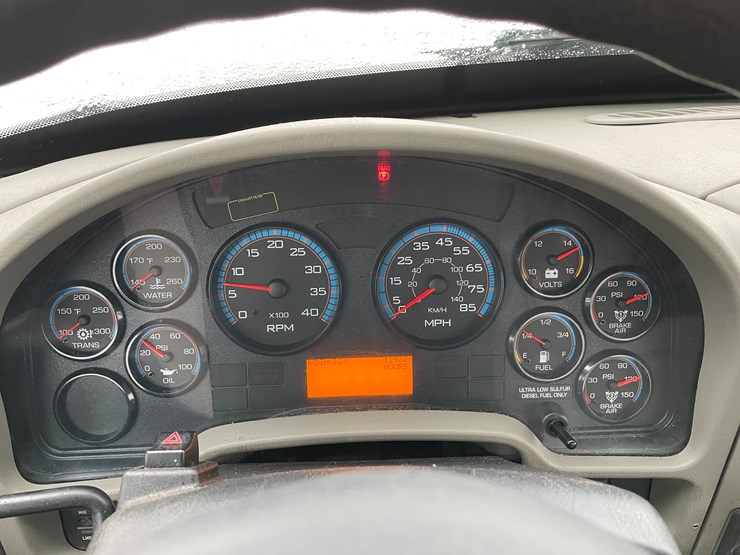 #236-•-2015-international-bucket-truck-(has-wi-title)(mosinee,-wi)-image-52