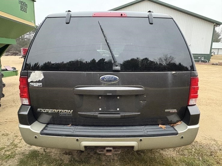2005-ford-expedition-image-7