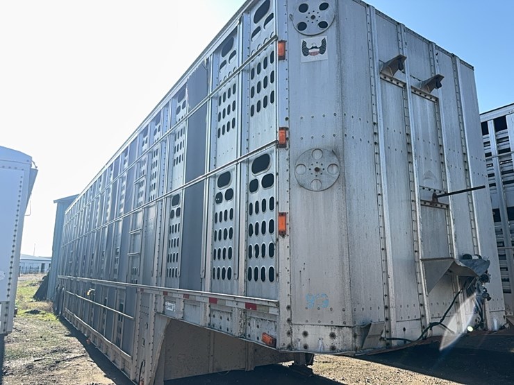 1993-wilson-livestock-trailer-image-2
