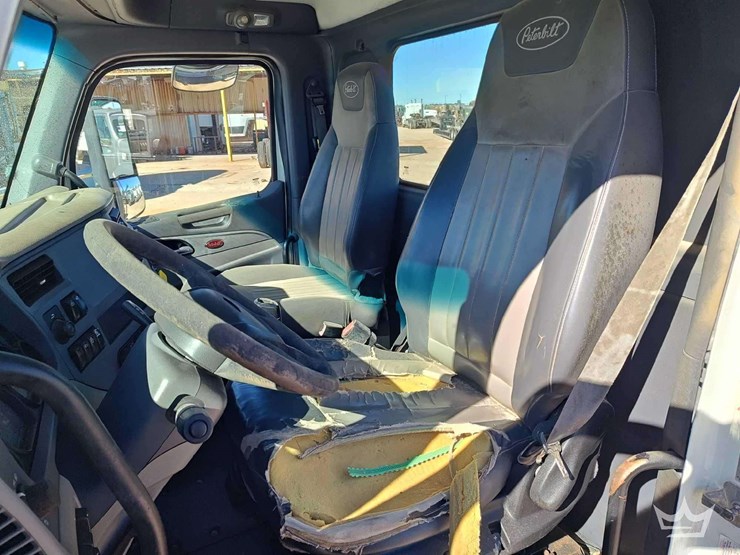 2015-peterbilt-567-image-20